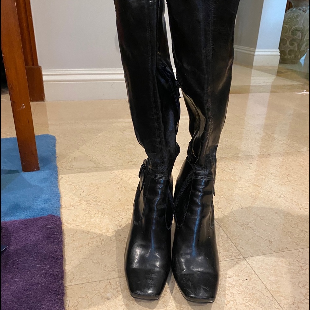 Women black boots with silver hardware